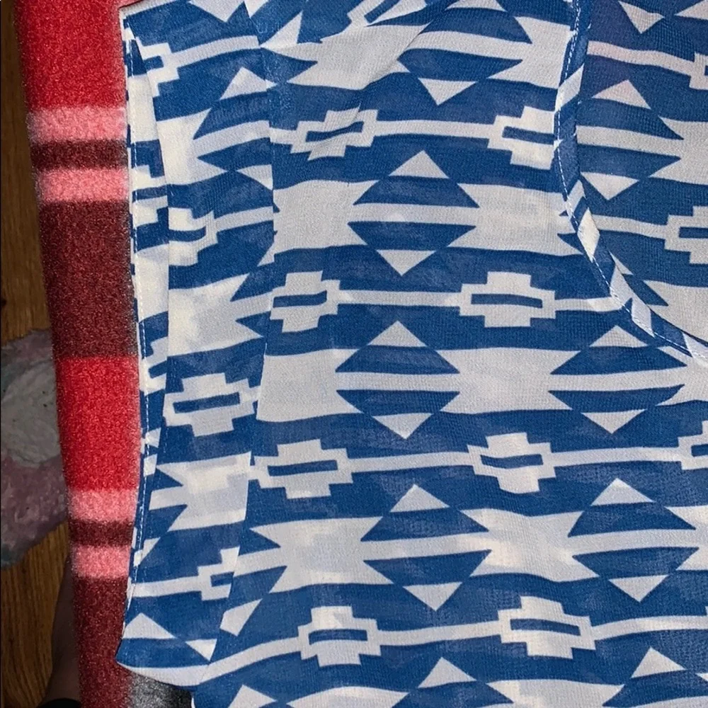 Blue & White Aztec Patterned Top - Picture 4 of 5